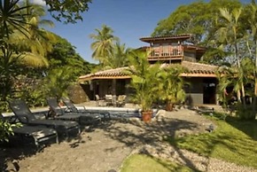 Playa Potrero - Beachfront Villa big Private Pool Bella Catalina