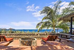 Playa Potrero - Beachfront Villa big Private Pool Bella Catalina