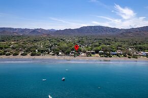 Playa Potrero - Beachfront Villa big Private Pool Bella Catalina