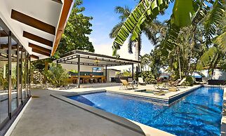 Playa Potrero - Beachfront Villa big Private Pool Bella Catalina