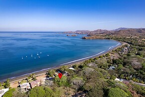 Playa Potrero - Beachfront Villa big Private Pool Bella Catalina