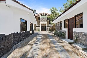 Playa Potrero - Beachfront Villa big Private Pool Bella Catalina