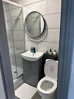 Charming Studio Apartment in London