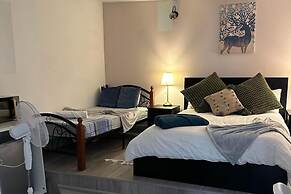 Studio Sleeps 3 - Outdoor Space - Pet Friendly