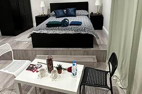 Studio Sleeps 3 - Outdoor Space - Pet Friendly