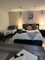 Charming Studio Apartment in London