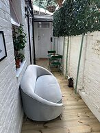 Charming Studio Apartment in London