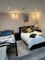 Charming Studio Apartment in London