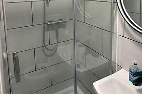 Studio Sleeps 3 - Outdoor Space - Pet Friendly