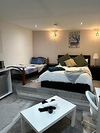 Charming Studio Apartment in London