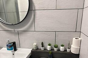 Studio Sleeps 3 - Outdoor Space - Pet Friendly