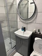 Charming Studio Apartment in London