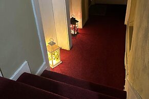 Studio Sleeps 3 - Outdoor Space - Pet Friendly