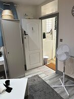 Charming Studio Apartment in London