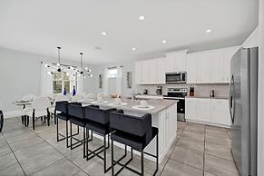 Luxury Villa, South Facing Pool! No Rear Neighbors. Themed Rooms, Thea