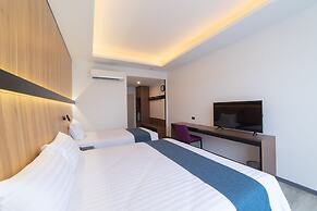 Gate43 Airport Hotel