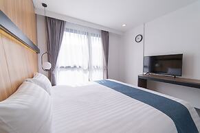 Gate43 Airport Hotel