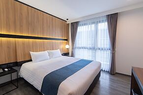 Gate43 Airport Hotel