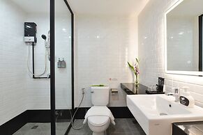 Gate43 Airport Hotel