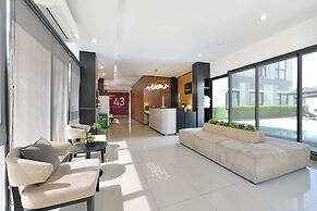 Gate43 Airport Hotel