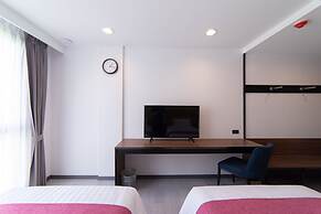 Gate43 Airport Hotel