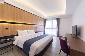 Gate43 Airport Hotel