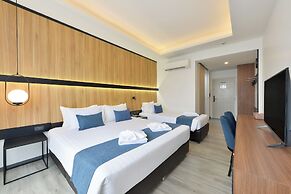 Gate43 Airport Hotel