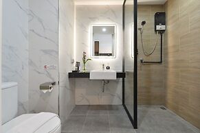 Gate43 Airport Hotel