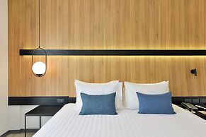 Gate43 Airport Hotel