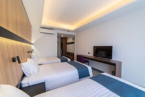 Gate43 Airport Hotel