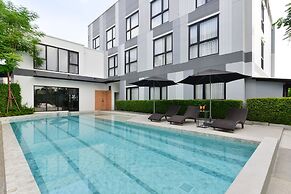 Gate43 Airport Hotel