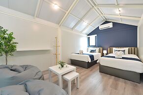 Gate43 Airport Hotel