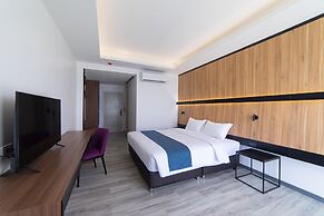 Gate43 Airport Hotel