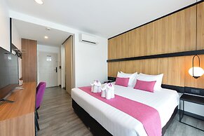 Gate43 Airport Hotel