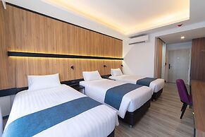 Gate43 Airport Hotel