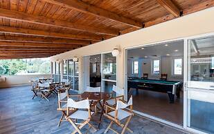 Govino Bay Luxury Beach Loft Apartment