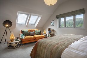 Barakat Lakes Escape