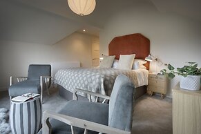 Barakat Lakes Escape