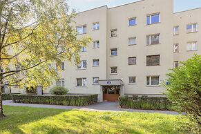 Warsaw Batuty Apartment by Renters