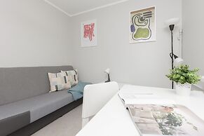 Warsaw Batuty Apartment by Renters