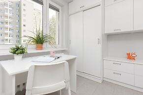 Warsaw Batuty Apartment by Renters