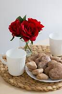 Warsaw Batuty Apartment by Renters