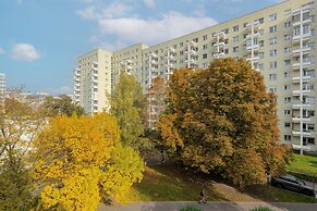 Warsaw Batuty Apartment by Renters