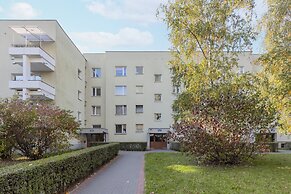 Warsaw Batuty Apartment by Renters