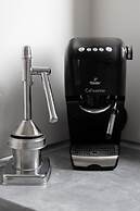 Warsaw Batuty Apartment by Renters