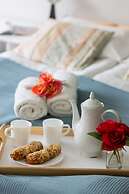 Warsaw Batuty Apartment by Renters