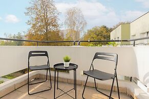 Warsaw Batuty Apartment by Renters