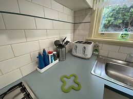 Mitcham train station  2 bedrooms unit