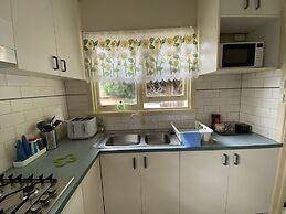 Mitcham train station  2 bedrooms unit