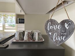 Mitcham train station  2 bedrooms unit